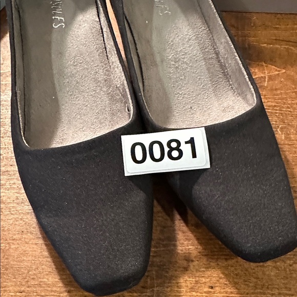 Aerosols Women’s Low Heel - Picture 10 of 10